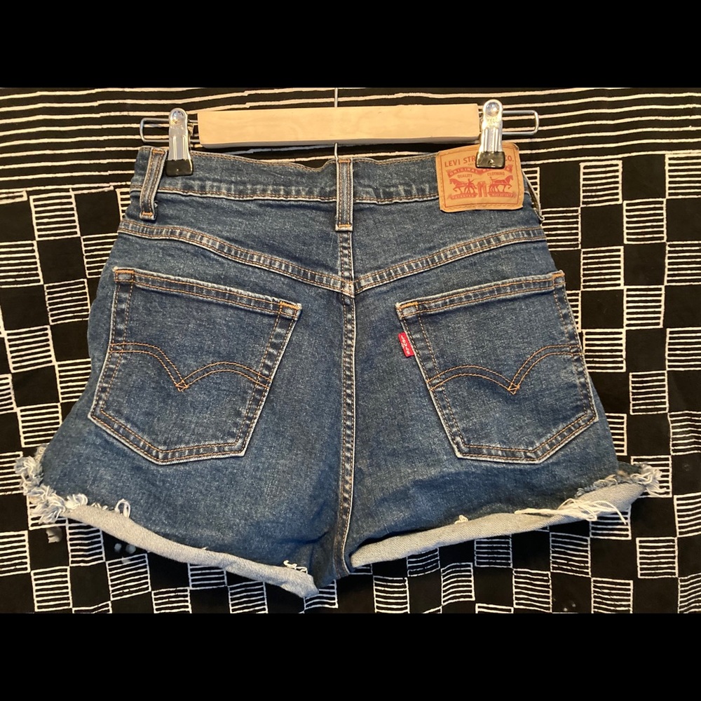 Levi’s booty shorts
